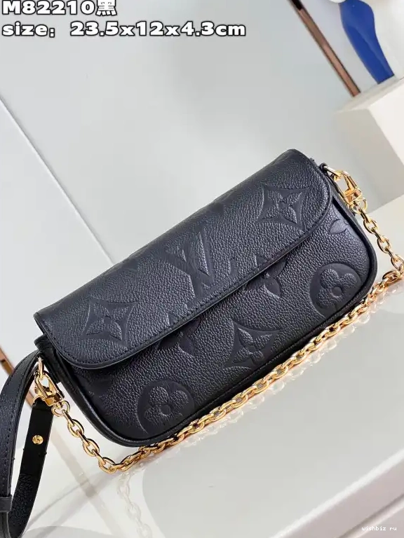 WIS VUITTON Wallet LOUIS Ivy Chain on 0514